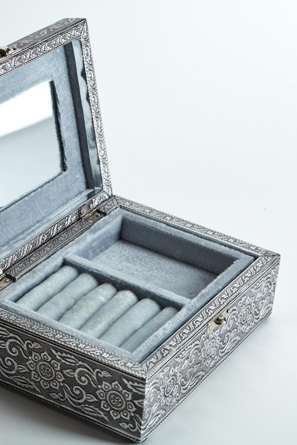 Smykkeskrin, sølvfarvet - 7,5x15x20 cm.